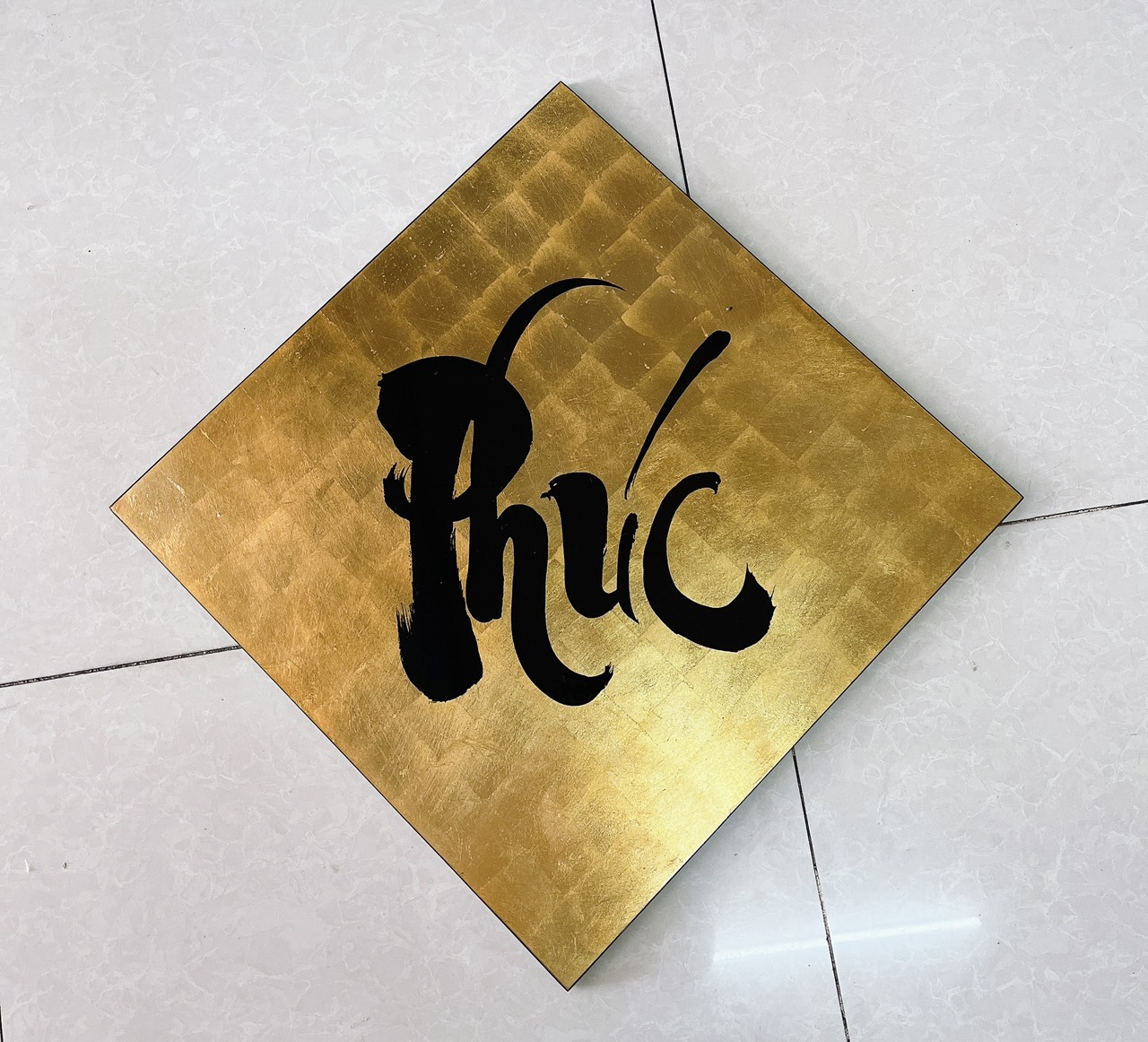 Tranh sơn mài chữ Phúc dát vàng size 50x50 cm