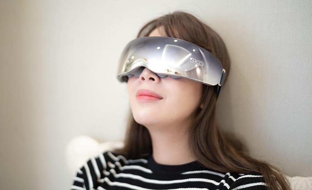Kính Massage Mắt SKG E7 giúp Tăng Thị Lực, giảm Khô, Mỏi Mắt với 18 kiểu Mát-xa và Chườm nóng