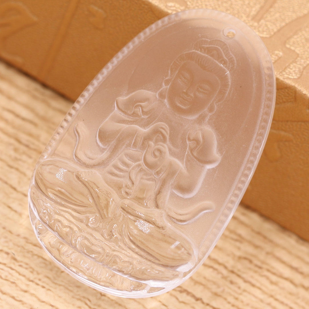 Mặt Phật Đại nhật như lai pha lê trắng 3.6 cm kèm móc và vòng cổ dây cao su đen, Mặt Phật bản mệnh