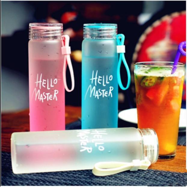 Bình Thủy tinh Hello nhiều màu sắc - Chai đựng nước mát, sinh tố có dây đeo trẻ trung