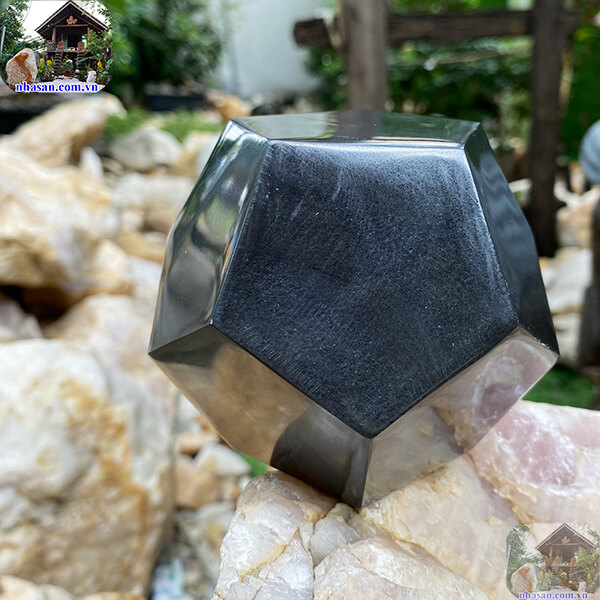 Đá phong thủy 12 mặt để bàn mệnh Mộc - Mang tài lộc, may mắn cho gia chủ