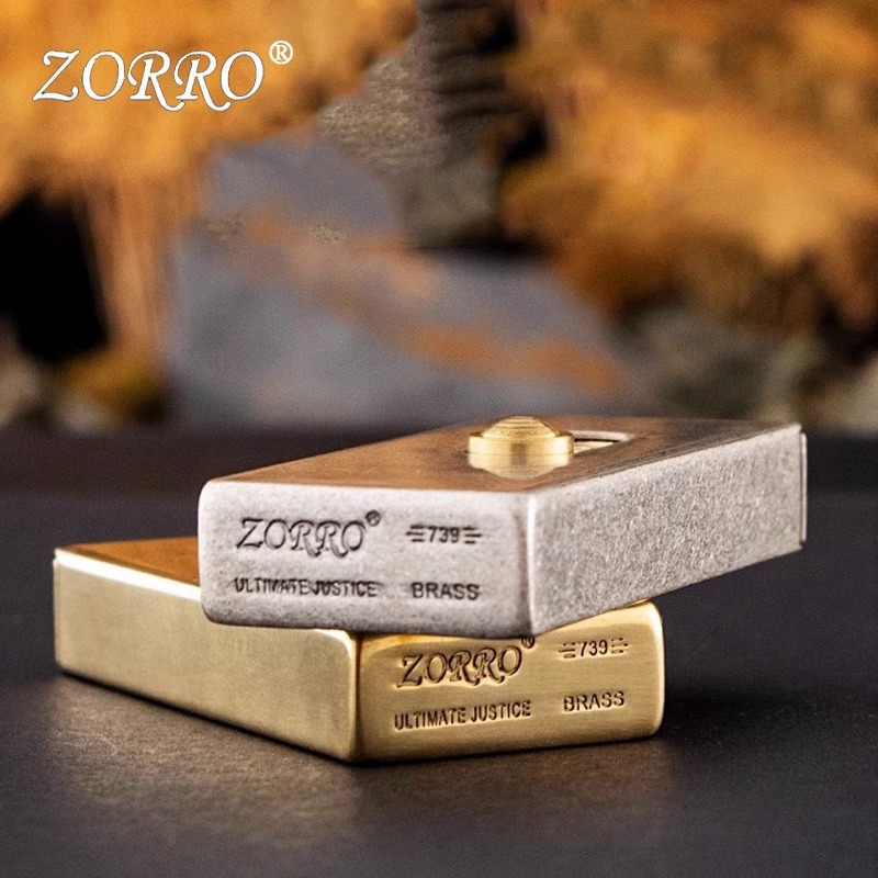 Hộp Quẹt Bật Lửa Xăng Đá Zorro Z739 Mở Nắp Đánh Lửa Tự Động Tặng Kèm Dụng Cụ Vặn Nắp Đổ Xăng - Nhiều Họa Tiết