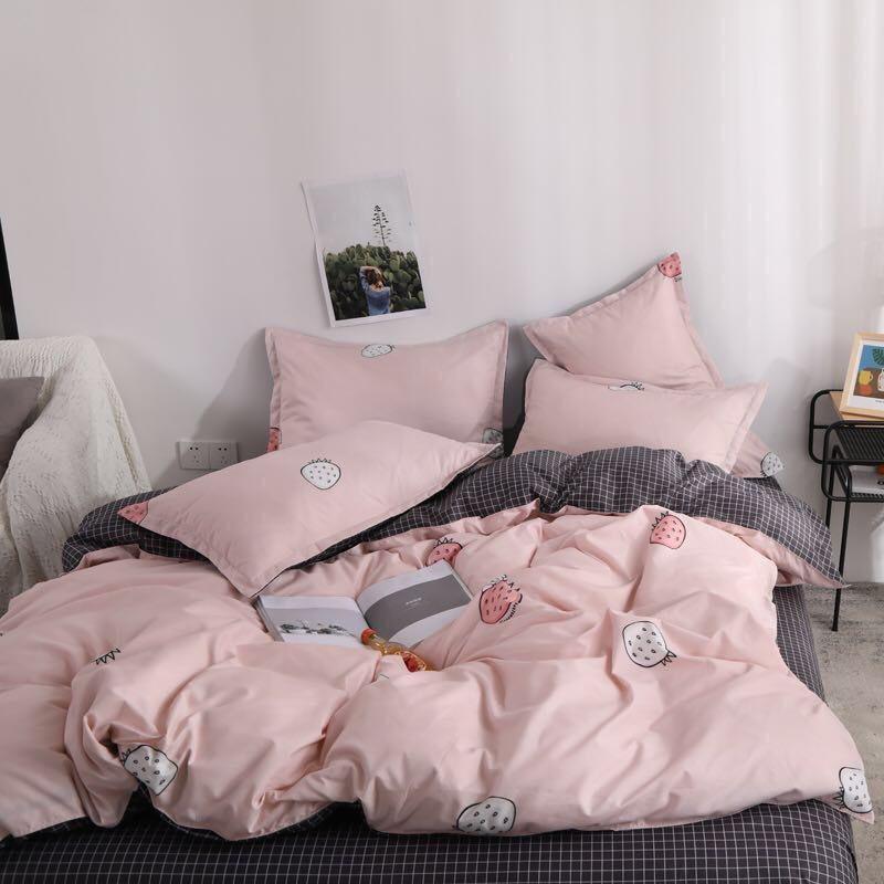Bộ chăn ga gối Cotton poly M2T Bedding Quả dâu phối caro, vỏ chăn mền, drap nệm và 2 vỏ gối