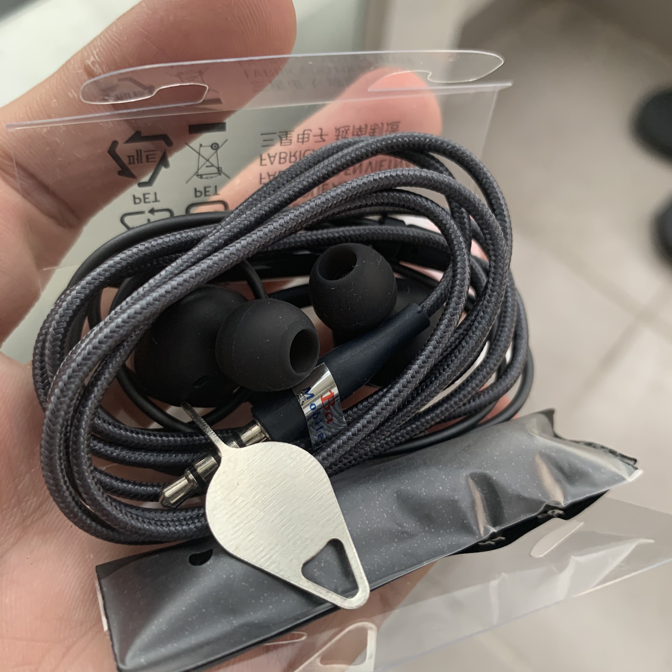 Tai nghe S8,S9 chân cắm tròn 3.5mm công nghệ AKG dùng chuẩn cho máy Samsung Galaxy Note, Iphone 6S, 6S Plus, Bass to, êm, đeo thoải mái kèm núm phụ ( Tặng kèm que chọt sim)