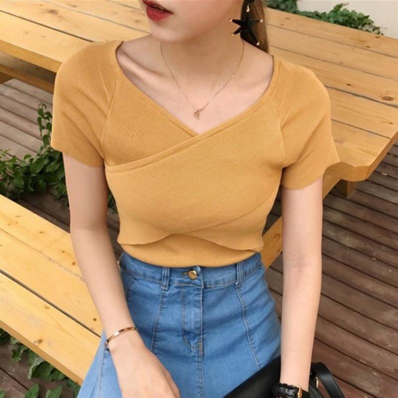 Áo thun nữ tay ngắn cổ chữ V