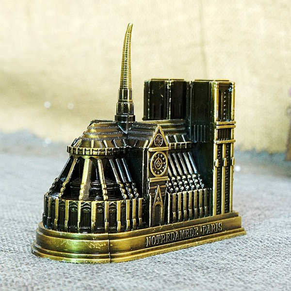Mô hình nhà thờ Đức Bà ở Paris