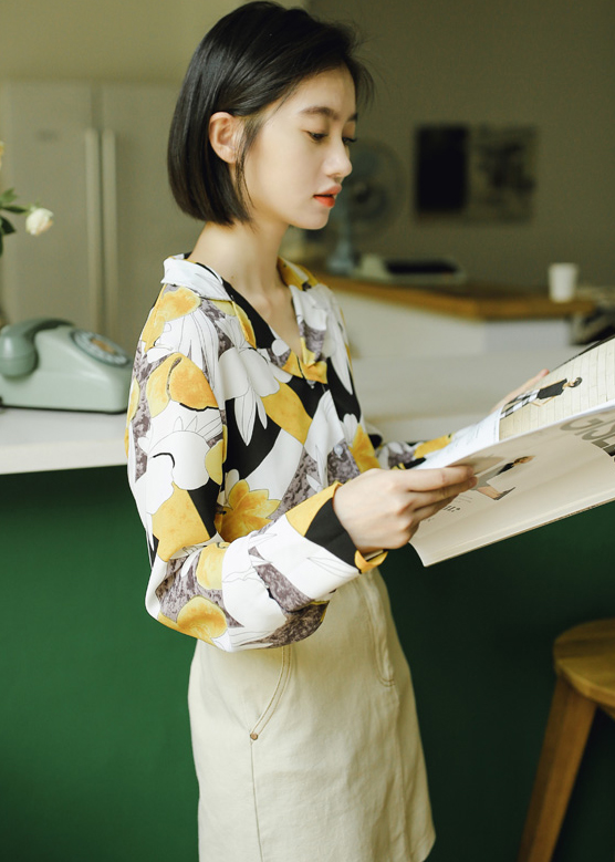 Áo sơ mi nữ cổ 2 ve form rộng họa tiết hoa vàng, thời trang phong cách Hàn Quốc