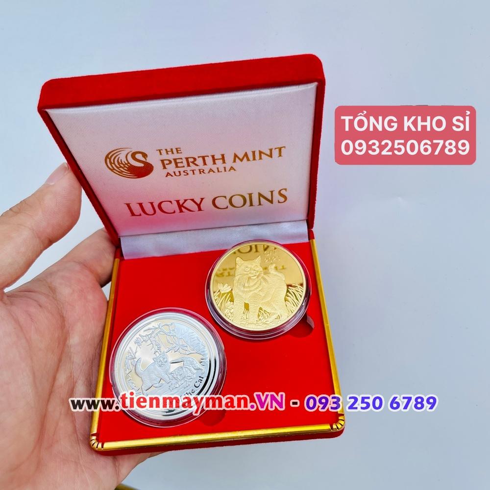 Tiền Xu May Mắn - Combo 2 Đồng Xu hình con Mèo Vàng Bạc Lì Xì Tết 2023 của Úc + hộp nhung đỏ, Lì Xì Tết - NELI