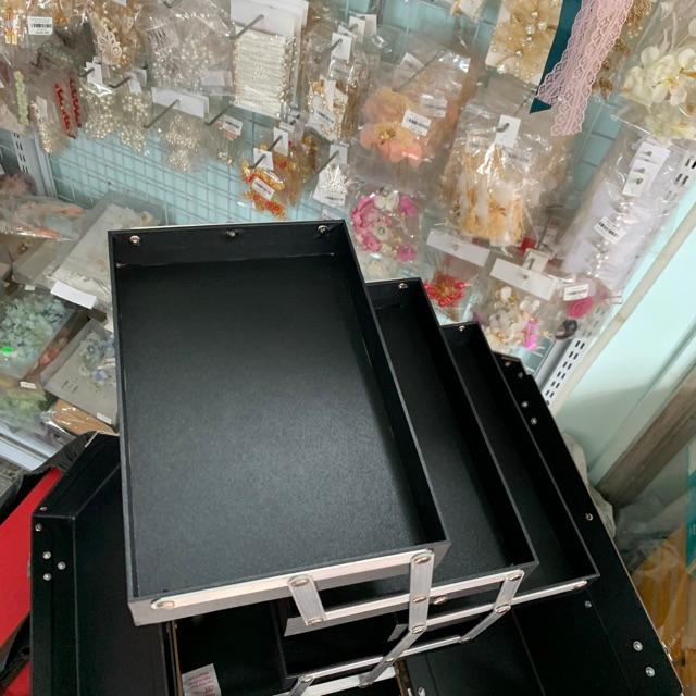Cốp makeup chuyên nghiệp 4 ngăn lớn bọc viền inox simili gân kẻ GiangPKC