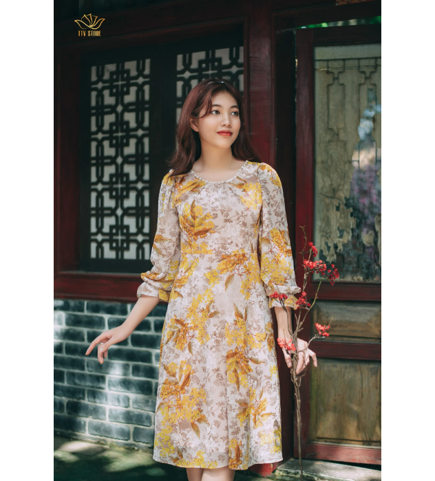 Đầm xòe thiết kế trung niên cao cấp Cổ tròn đính ngọc tay dài màu Kem hoa vàng TTV STORE TTV1201