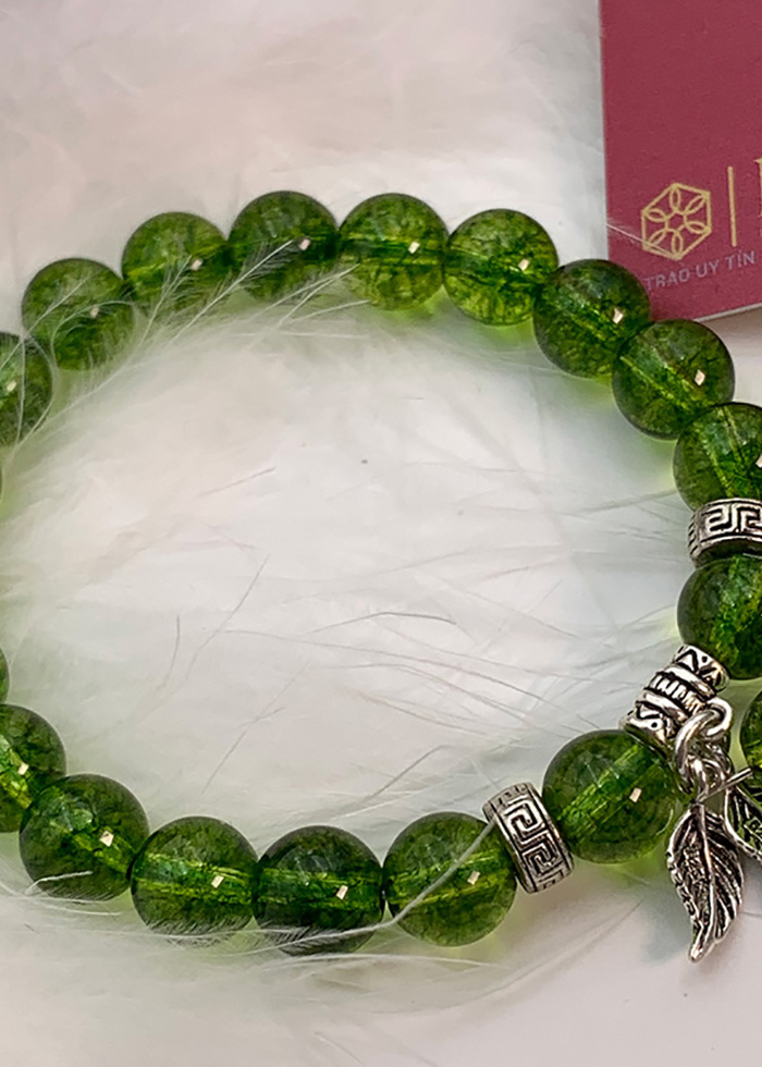 Vòng Đá Thạch Anh Xanh Lá 8 Ly Charm Lá Bạc Thái
