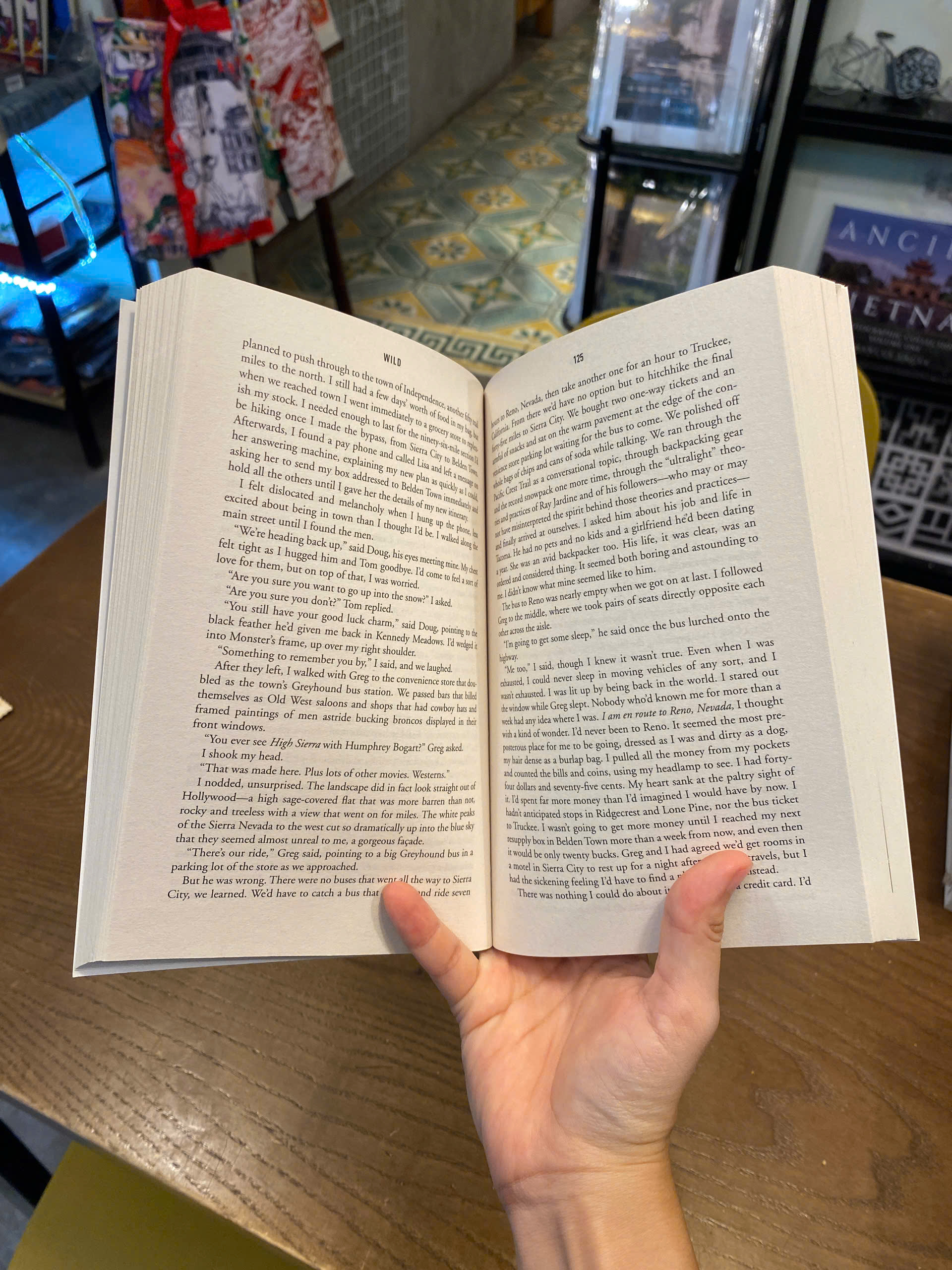 Sách - Wild: A Journey from Lost to Found by Cheryl Strayed | Memoir - English Nonfiction