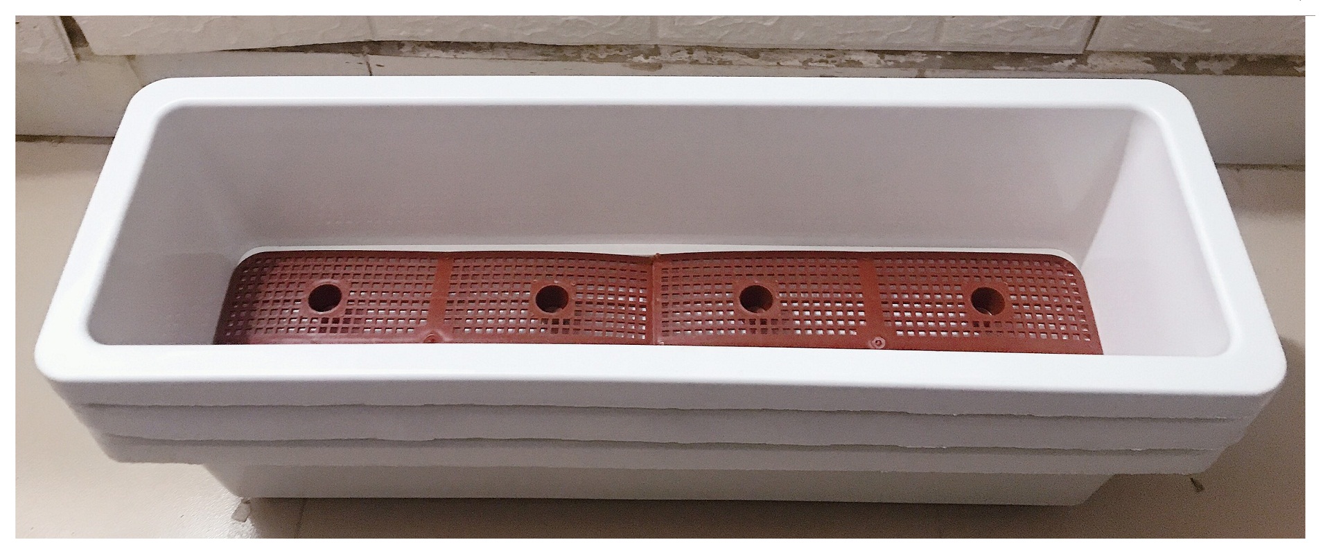 Combo 10 Giỏ Sắt Treo Chậu Hoa Ban Công Hình Chữ Nhật KT 56x18x15Cm - Màu Trắng + 10 Chậu/ Khay/ Máng Nhựa Trồng Rau, Trồng Hoa, Cây Cảnh Kích Thước 60X20X16Cm - Màu Trắng