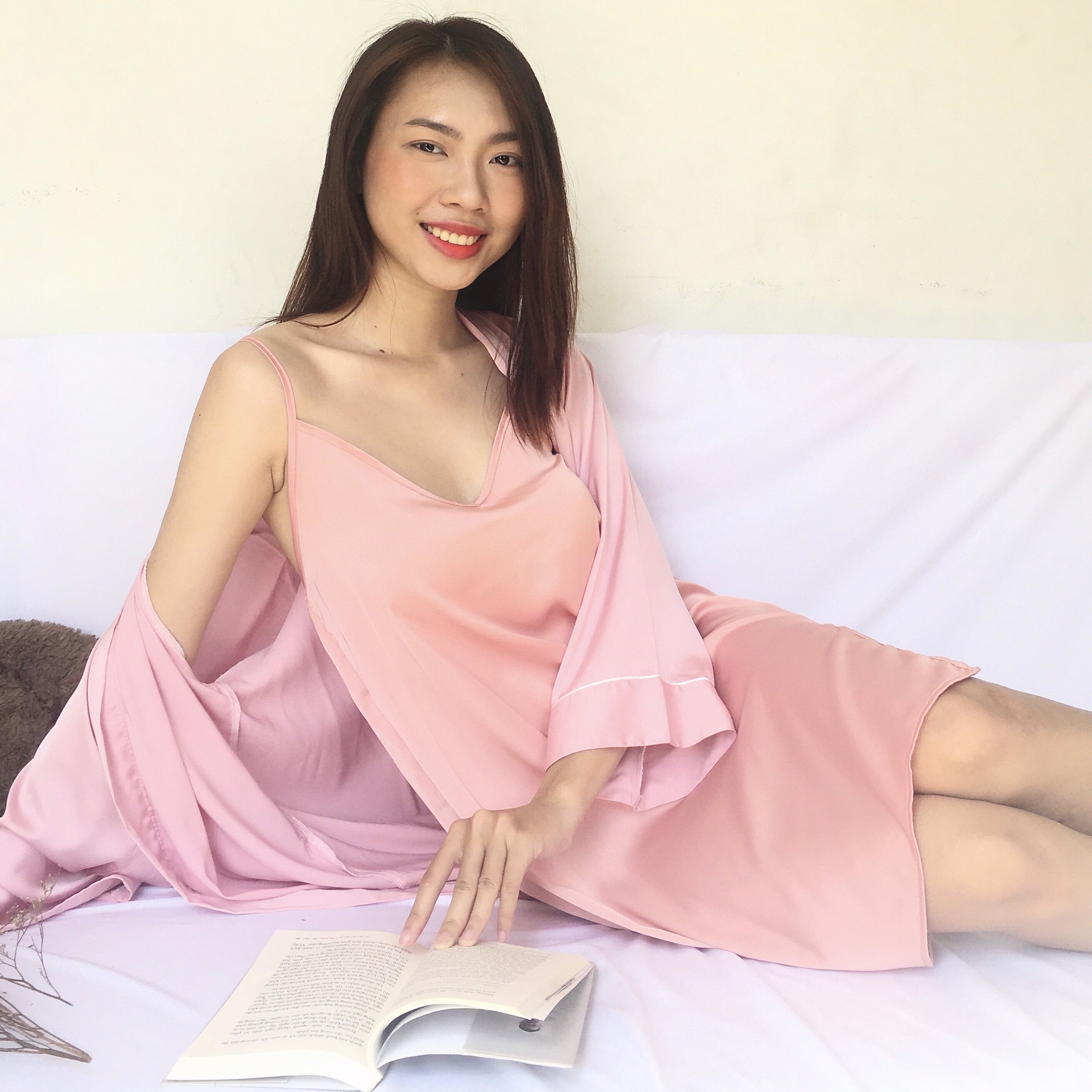 [HATU SLEEPWEAR] Váy ngủ lụa cổ tim xẻ tà mặc nhà sang trọng tặng kèm quần chip ren-Màu Hồng