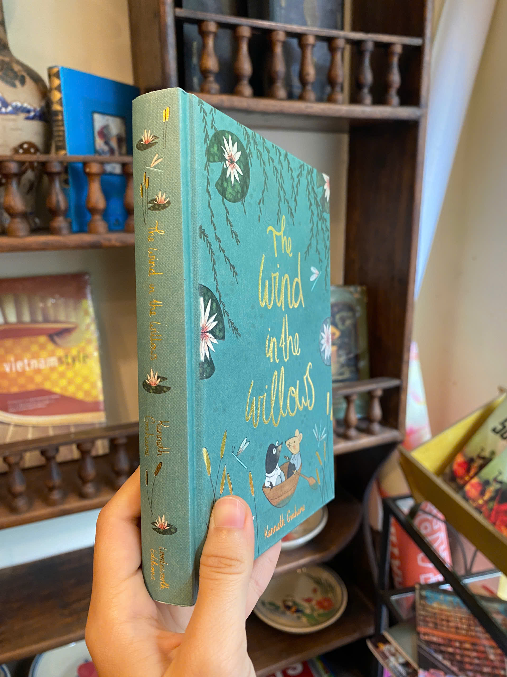 Sách - The Wind in the Willows by Kenneth Grahame | Classic Children Fiction / Hardcover / Ngoại văn