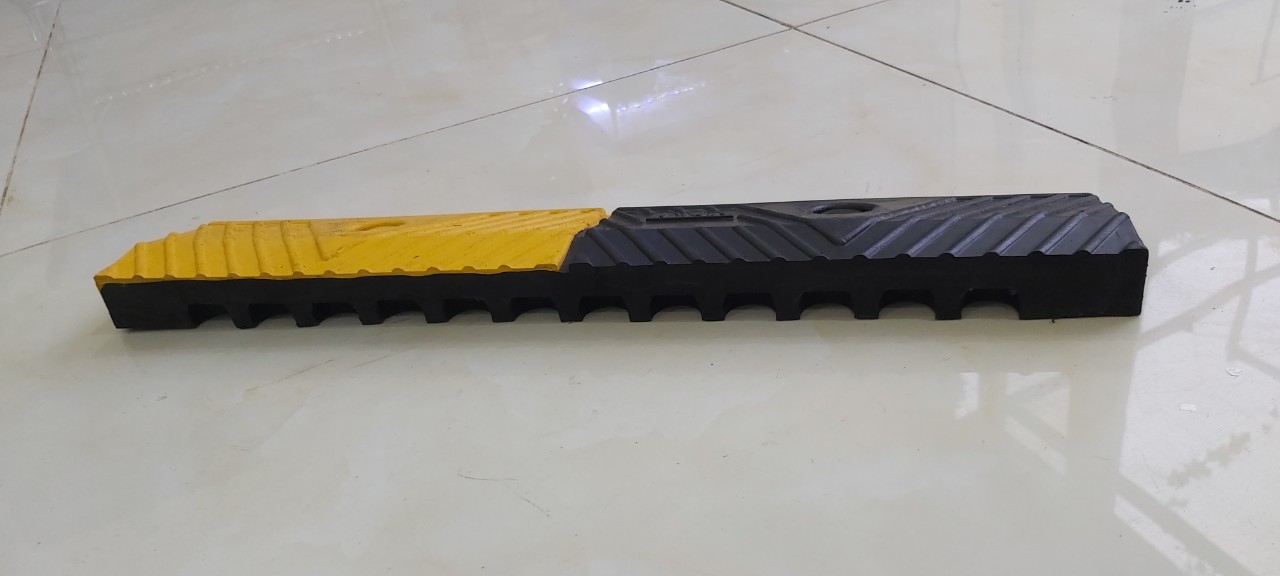 Tấm cao su cầu dốc cao 3 rộng 10 dài 50cm