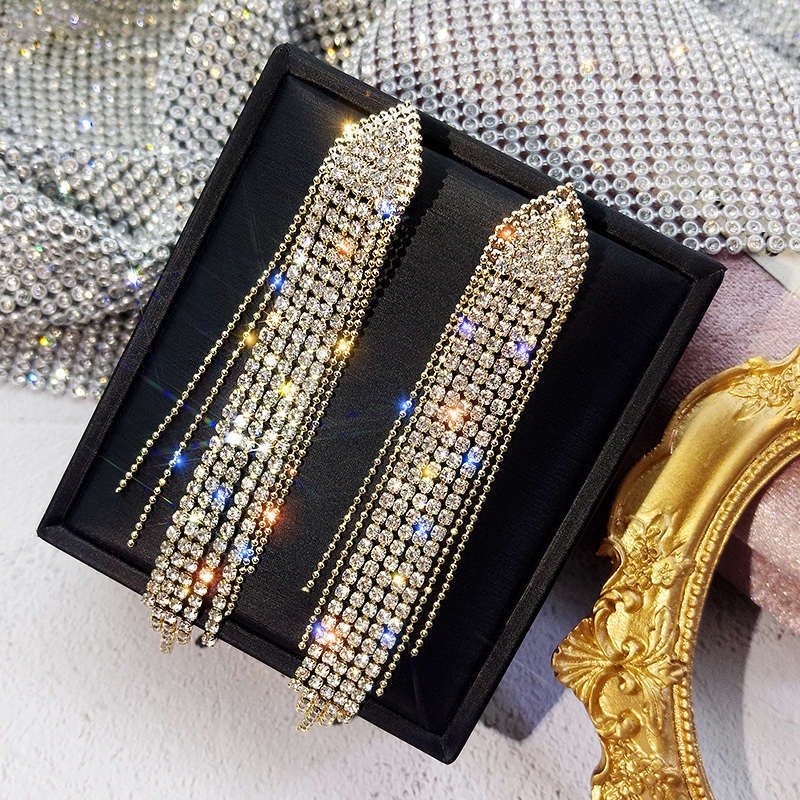 Bông Tai đi tiệc Mạ Bạc 925 Dáng Dài Đính Đá Pha Lê Phối Tua Rua Thời Trang BHBT492
