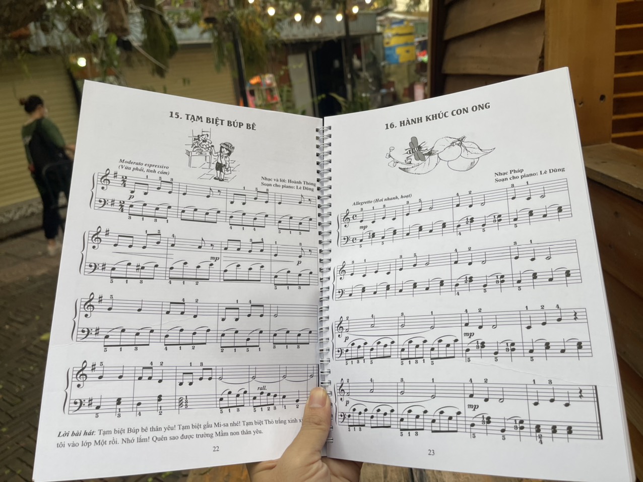 PIANO CHO THIẾU NHI – Tuyển tập 220 tiểu phẩm nổi tiếng – Lê Dũng biên soạn – Huy Hoàng Bookstore – NXB Dân Trí