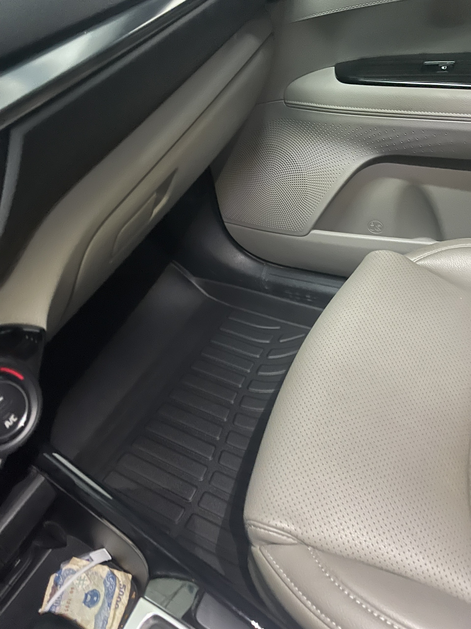 Thảm lót sàn xe ô tô KIA CERATO chất liệu TPV thương hiệu Macsim màu đen