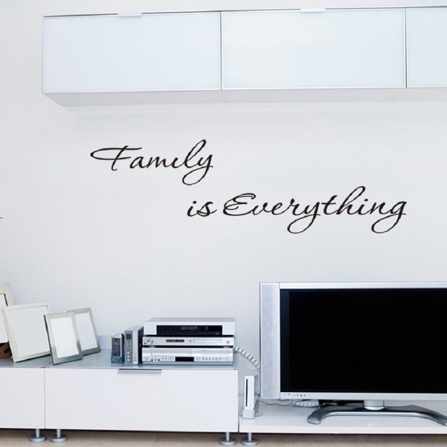 Decal dán tường chữ FAMILY IS EVERYTHING