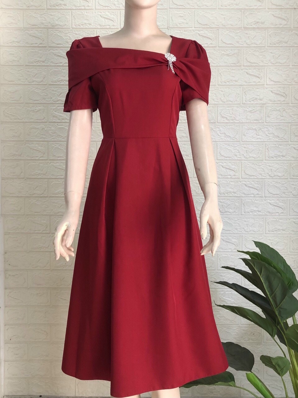 Đầm xoè cổ vuông cách điệu kèm phụ kiện S.MLXL