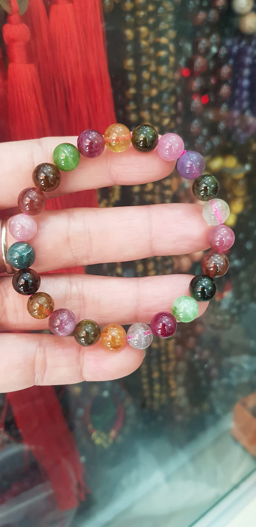 Vòng tay phong thuỷ may mắn đá tourmaline màu bóng đẹp lắm size hạt vòng 8mm đá tự nhiên đeo tốt sức khoẻ, may mắn, tốt cho công việc đeo lên tay bóng đẹp màu rất xinh đẹp ạ