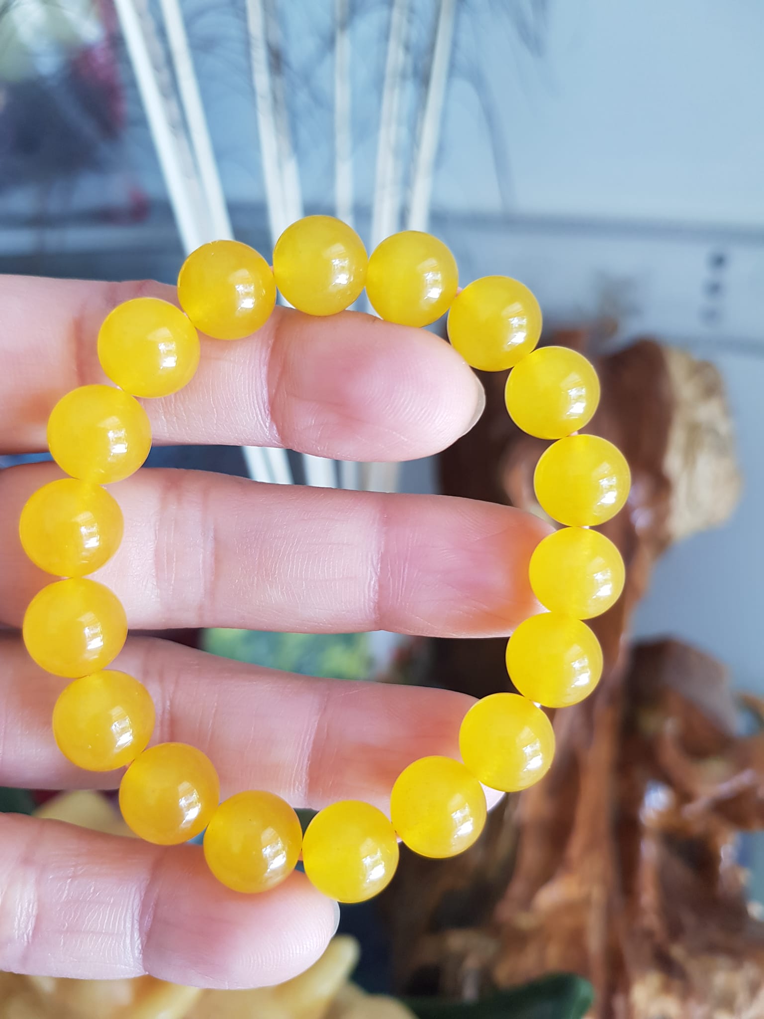 Chiếc Vòng tay đá mã não vàng anh tươi quá đẹp  Size hạt 10mm Nữ mệnh kim thổ thủy đeo  Vòng vàng anh này người lớn trẻ em nhỏ đeo được hết ạ rất là xinh xắn luôn