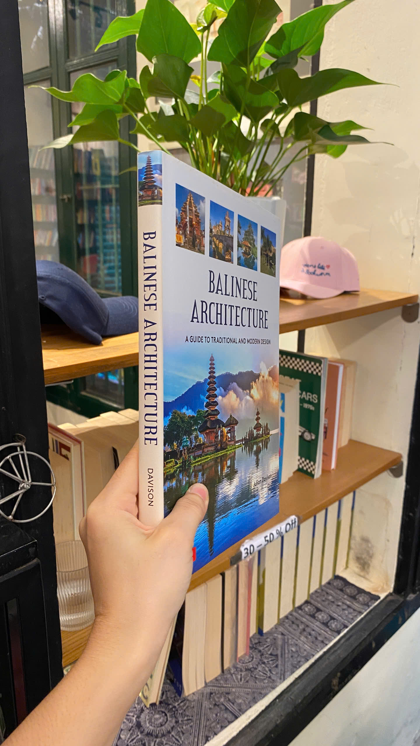 Sách - Balinese Architecture: A Guide to Traditional & Modern Balinese Design | Kiến trúc/ Ngoại văn