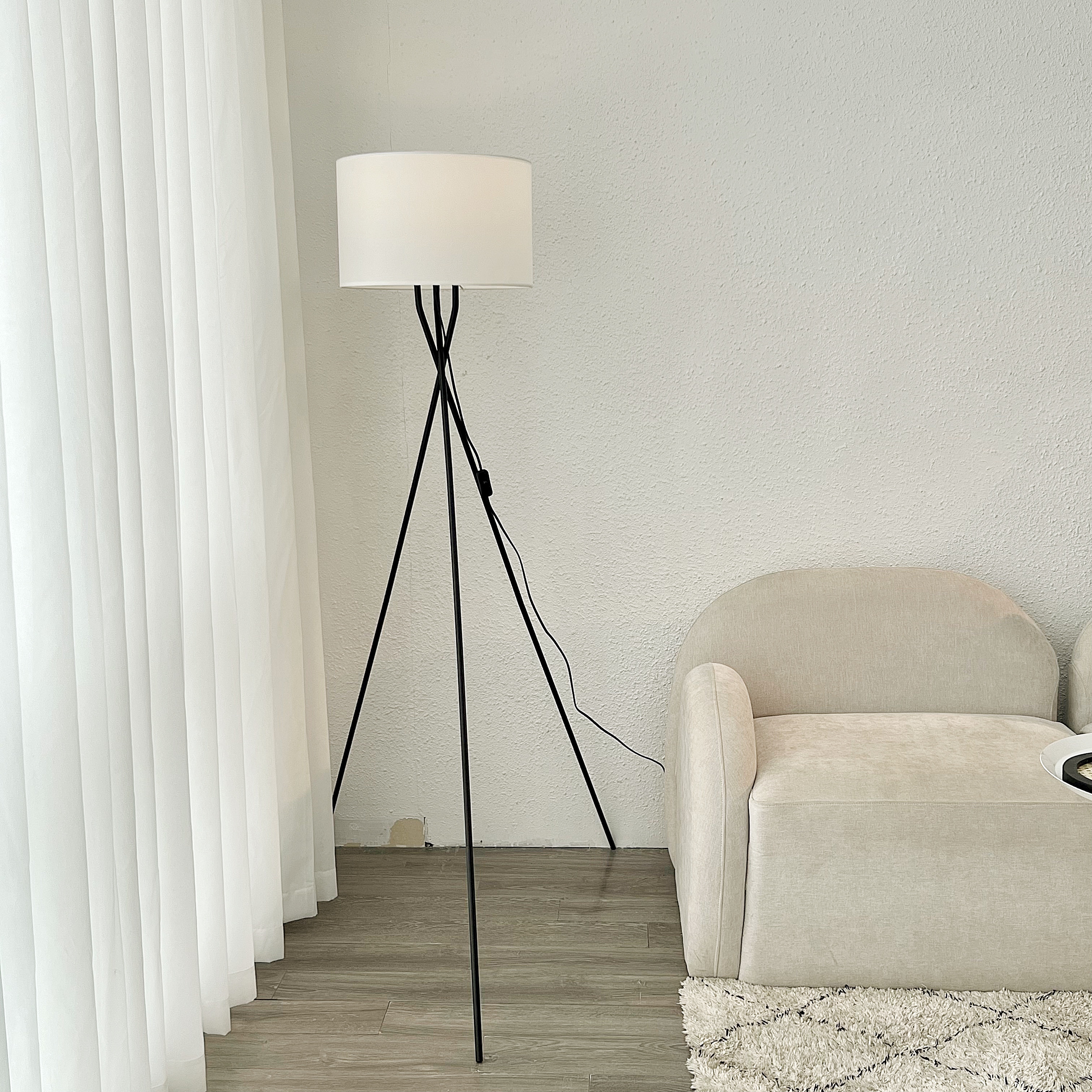 Đèn sàn đèn cây đứng phòng khách chân máy 3 chân hợp kim chống ghỉ DCLA001