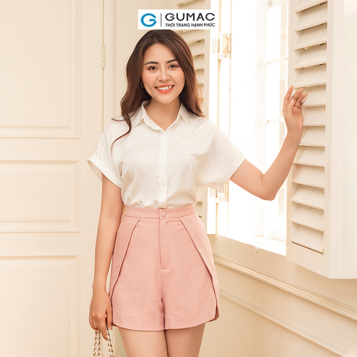 Áo sơ mi nữ tay ngắn liền lai lật nẹp che nút công sở thanh lịch thời trang GUMAC AD06017