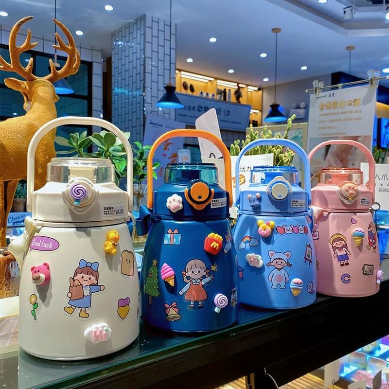 BÌNH NƯỚC GIỮ NHIỆT LÕI INOX 304 KHÔNG GỈ AN TOÀN ĐÁNG YÊU CÓ ỐNG HÚT TẶNG KÈM STICKER DÁN NGỘ NGHĨNH