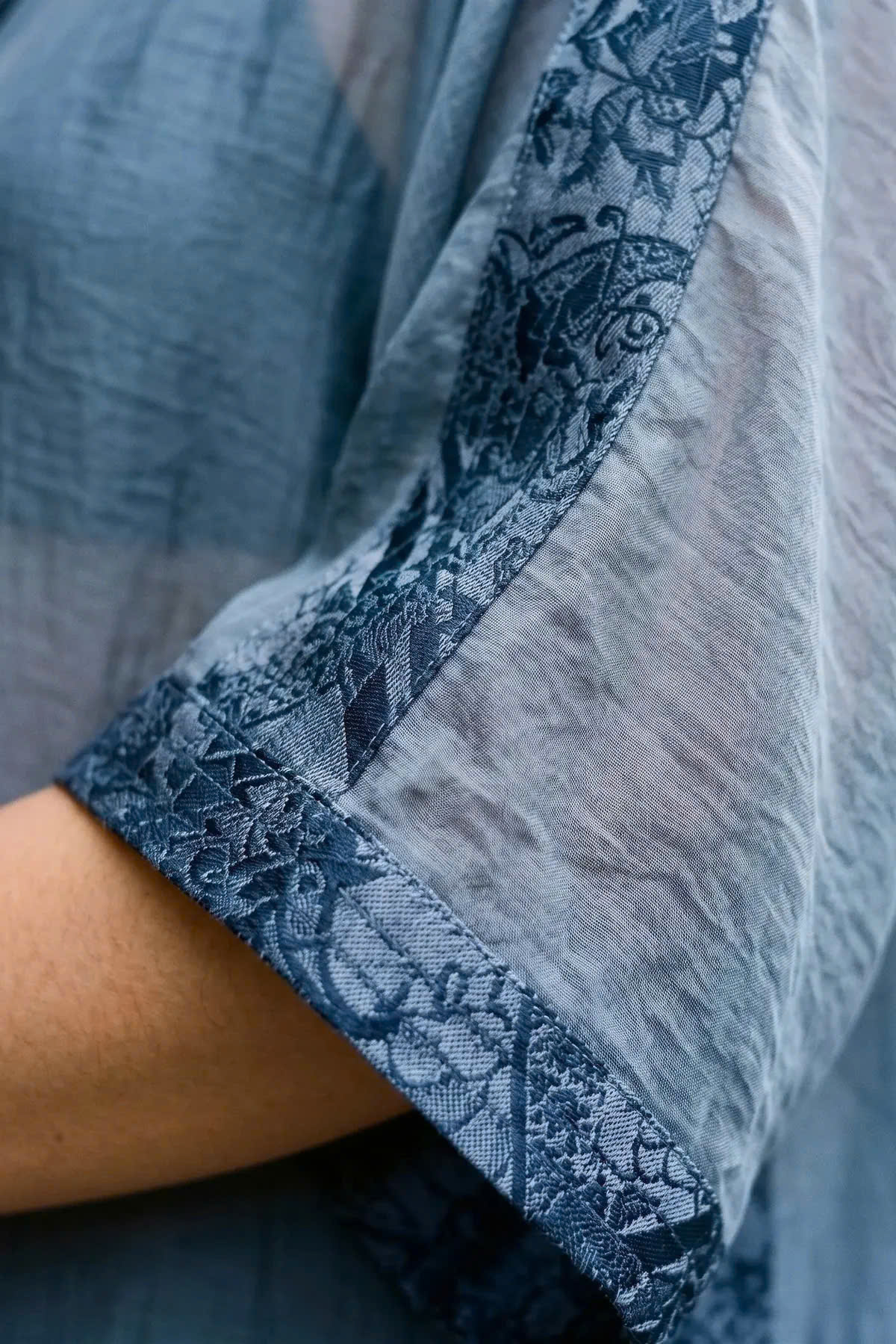 Đầm Suông Dài Kaftan Xanh Phối Hoạ Tiết Lam Vũ Dre240 thời trang Hity