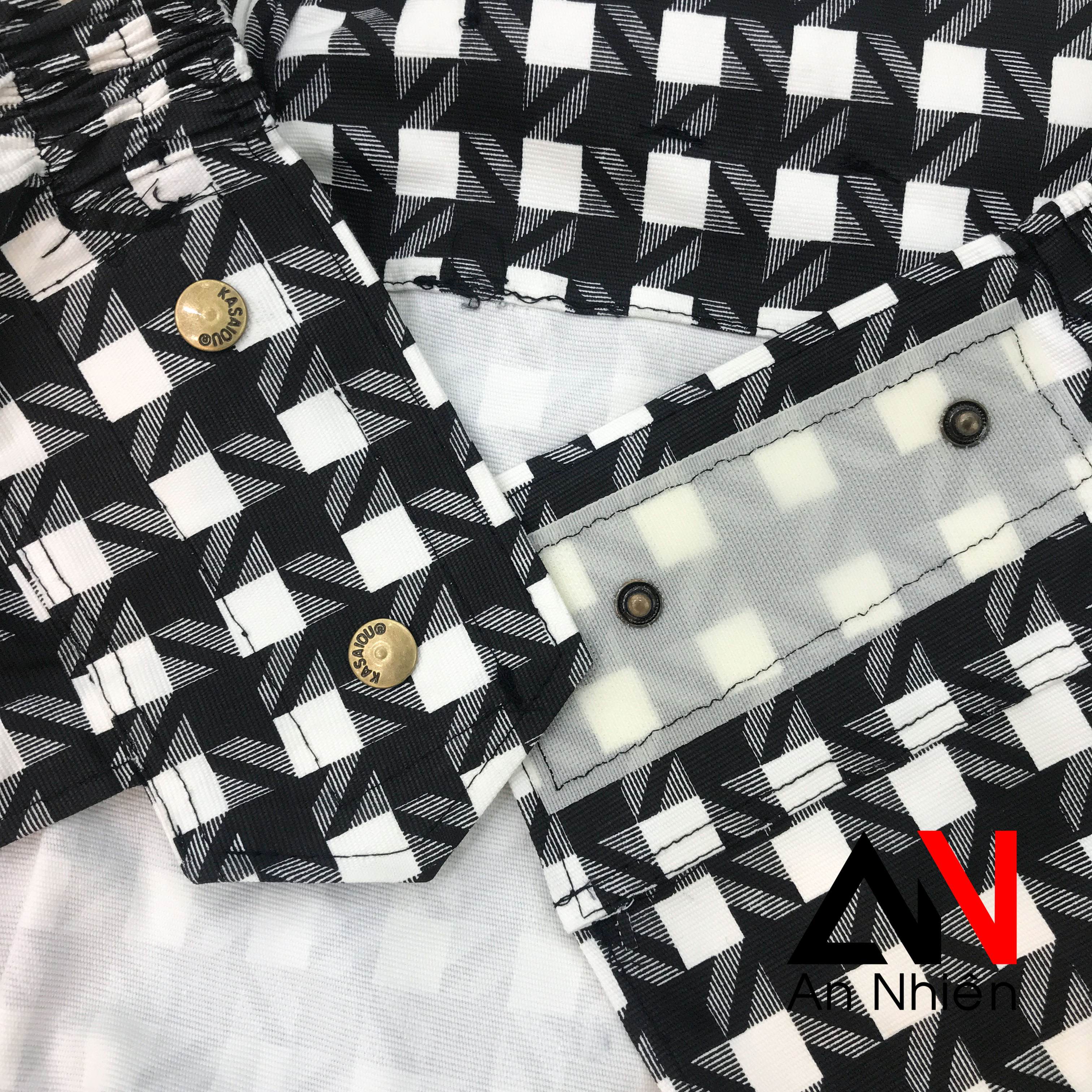 Váy chống nắng xẻ tà cố định bằng miếng dán kết hợp nút bấm chất liệu vải bố mềm mại xòe rộng dài dưới tà váy có nút bấm cố định