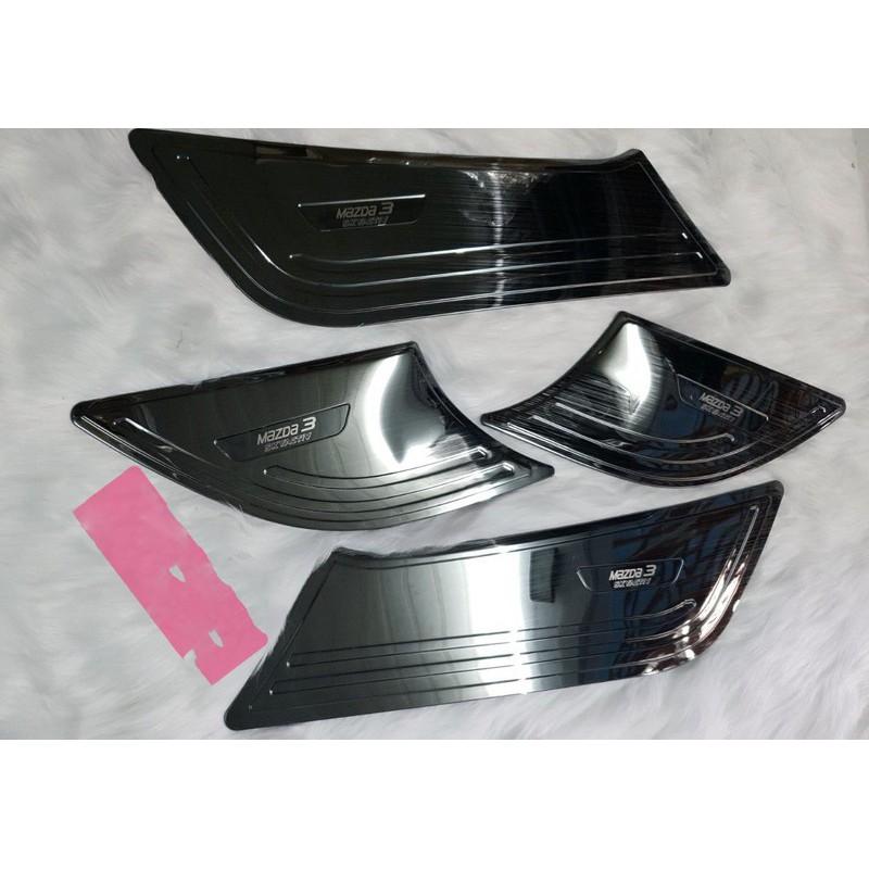 Ốp tapli cửa titan dành cho xe Mazda 3 đời 2015 đến 2019, tặng kèm 1 cuộn keo 3.M