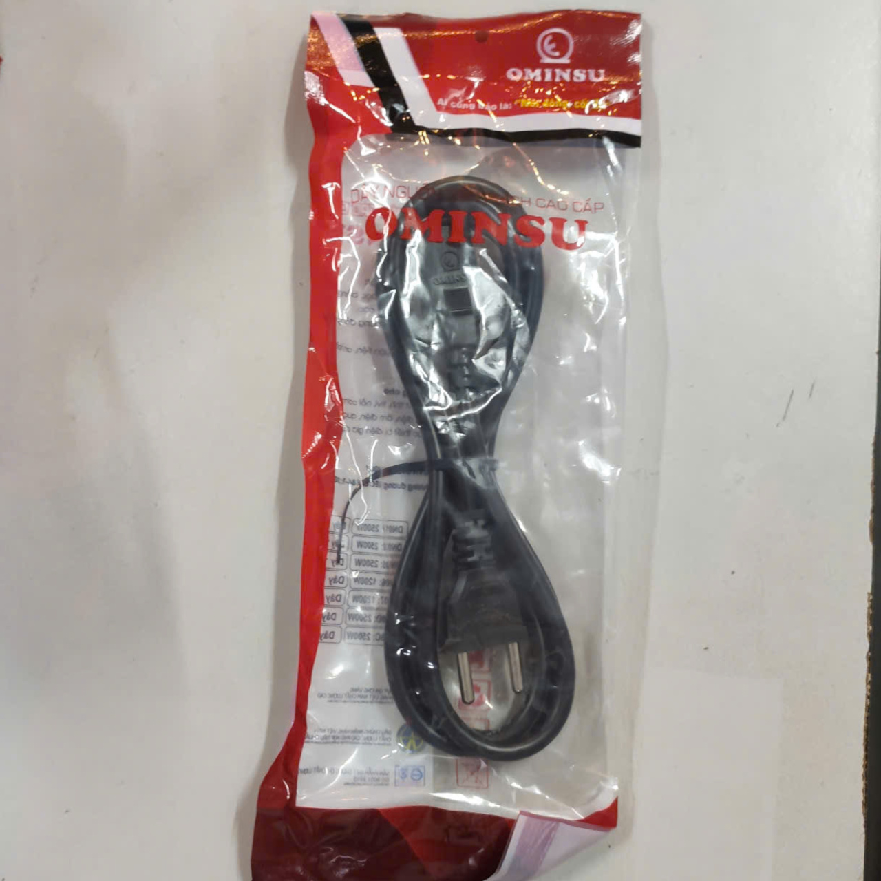 Dây nguồn liền phích cao cấp chịu tải Ominsu 2500W dài 1.5m - Nguồn nồi cơm điện, máy tính, điện gia dụng ...Hàng chính hãng