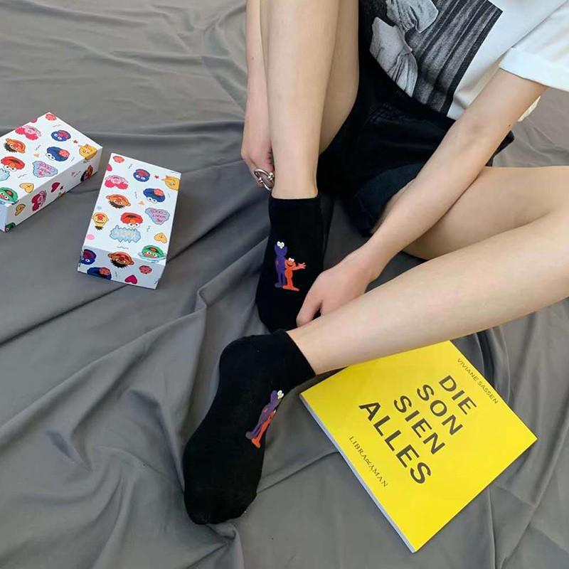 Bộ 5 đôi vớ in họa tiết Sesame Street xinh xắn kèm hộp đựng