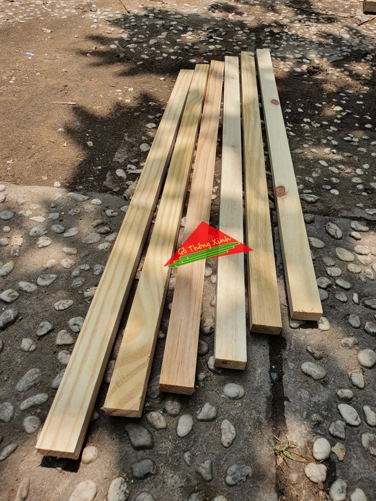 Thanh gỗ thông vuông mới đẹp dài 80cm, rộng 3cm, dày 1.5cm đã bào láng đẹp 4 mặt rất thích hợp làm nẹp, làm khung sườn