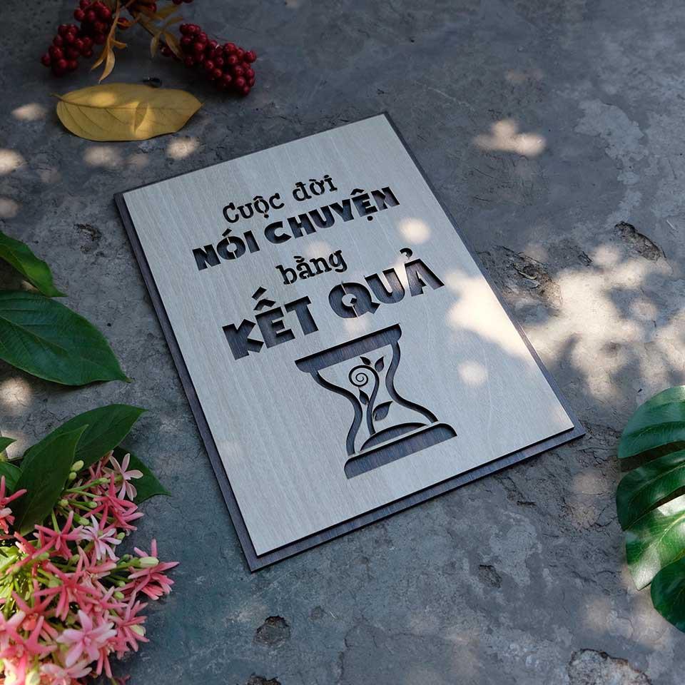 Tranh gỗ tạo động lực mã TBIG024 - "Cuộc đời nói chuyện bằng kết quả"