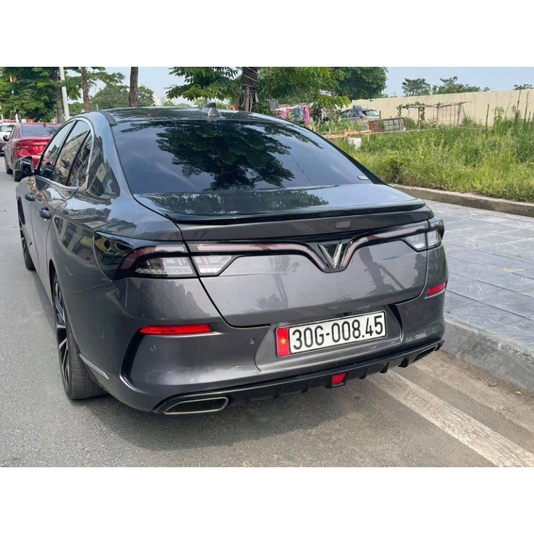 Đuôi gió liền cốp Vinfast Lux A2.0 nhựa Composite sơn theo màu xe