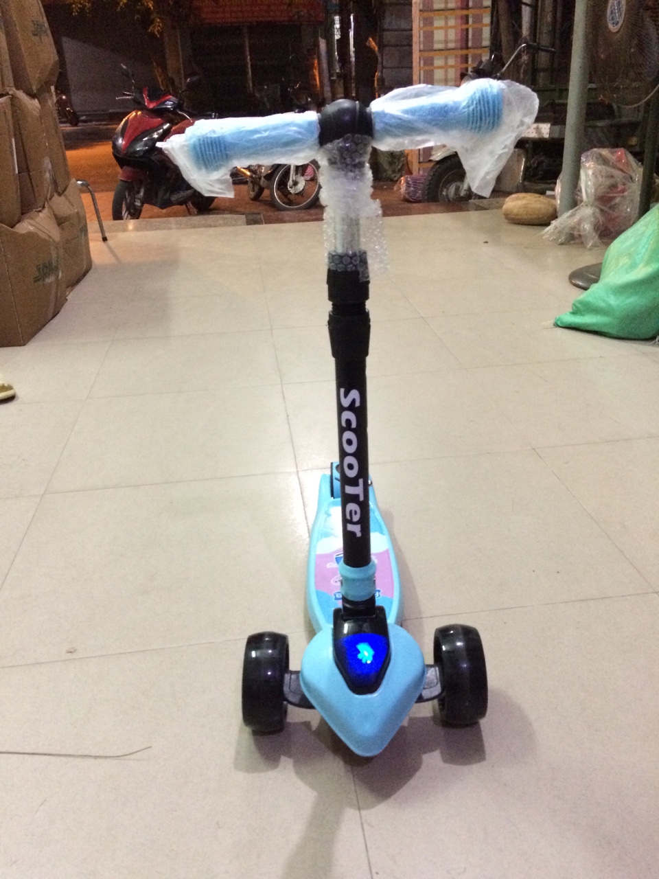 Xe trượt Scooter có đèn ở đâu - màu cho bé trai