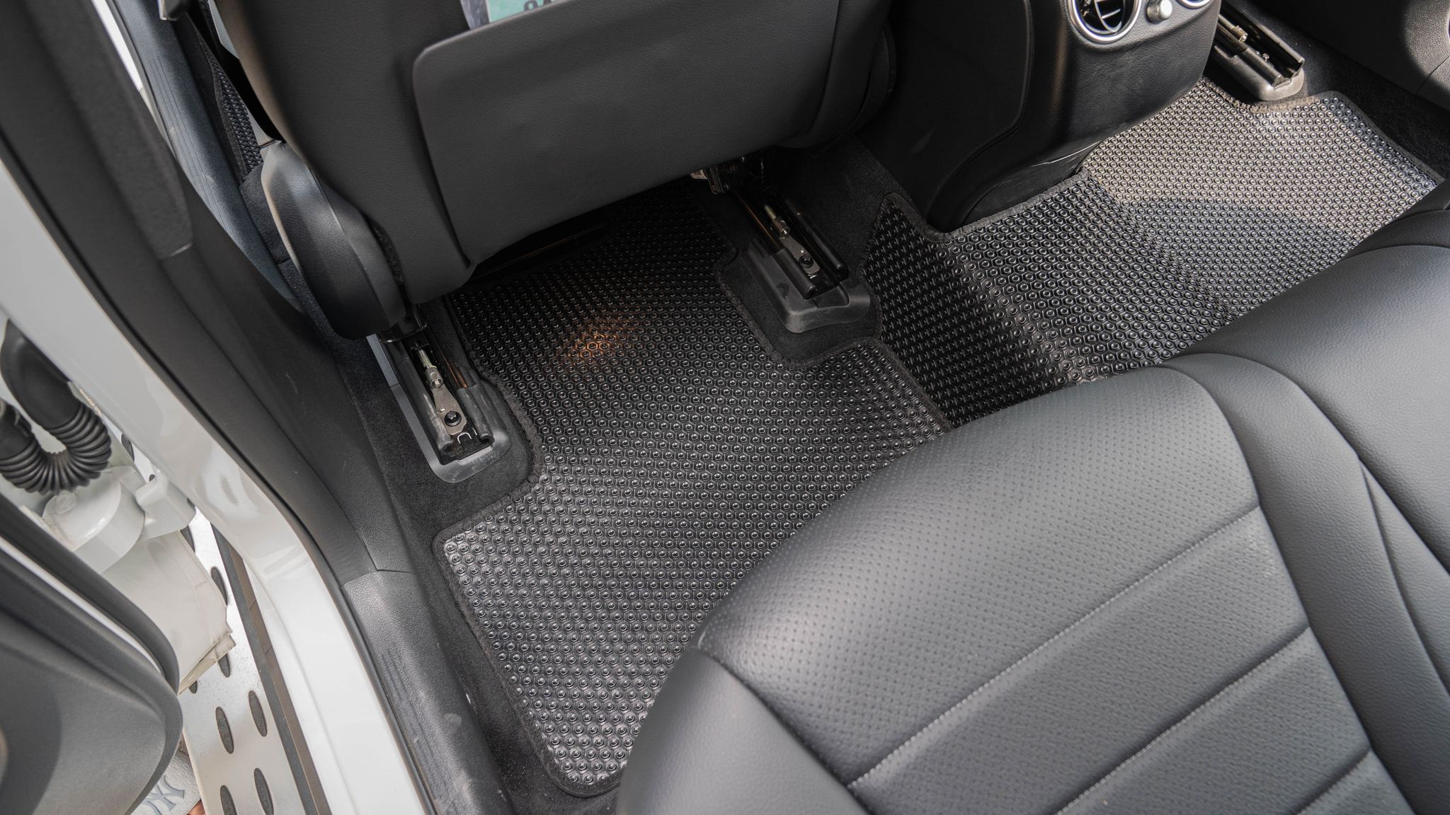 Thảm lót sàn ô tô KATA cho xe Mercedes GLC - Khít với sàn xe, Chống trơn, Không mùi, Không ẩm mốc