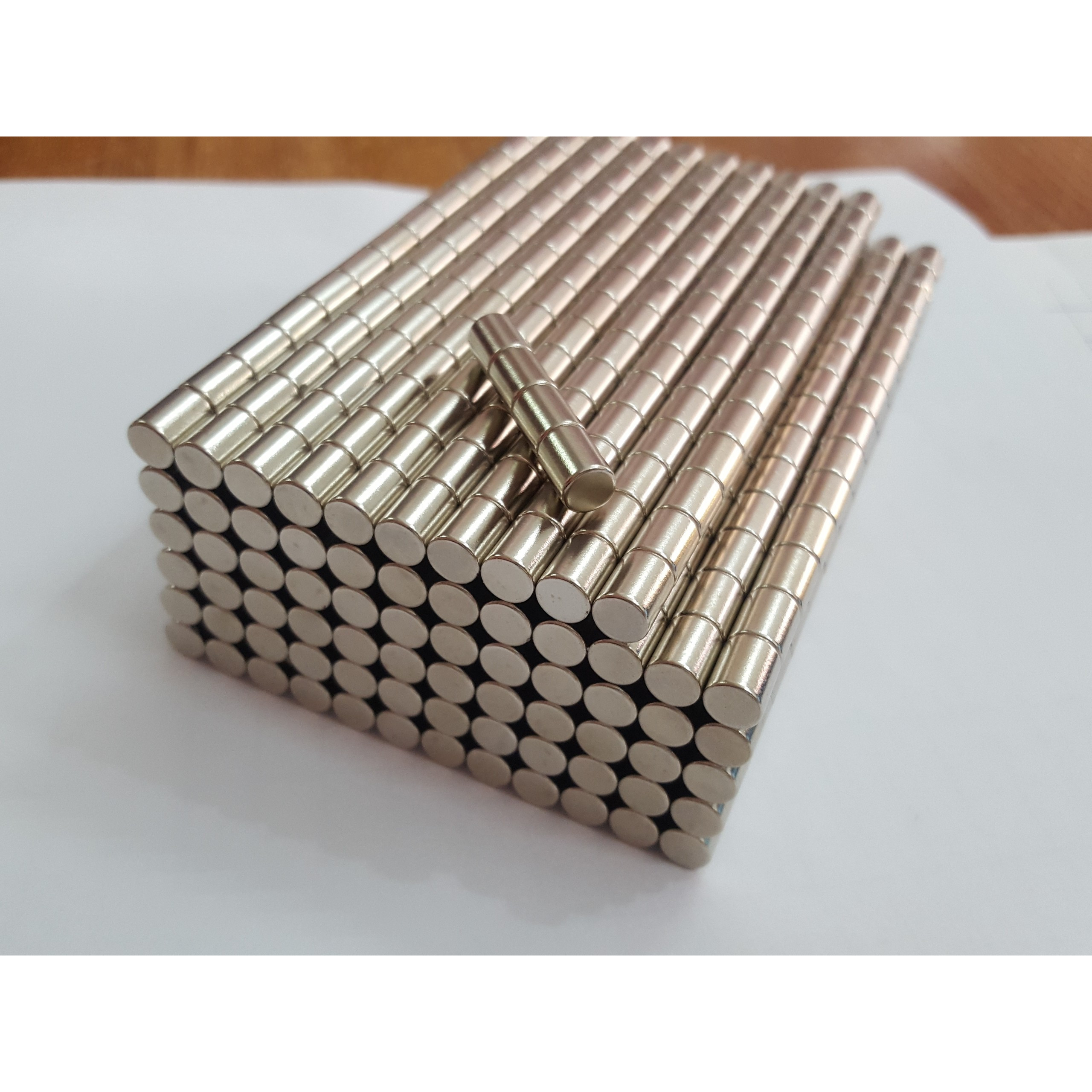 Nam châm viên trắng đất hiếm 6x10mm