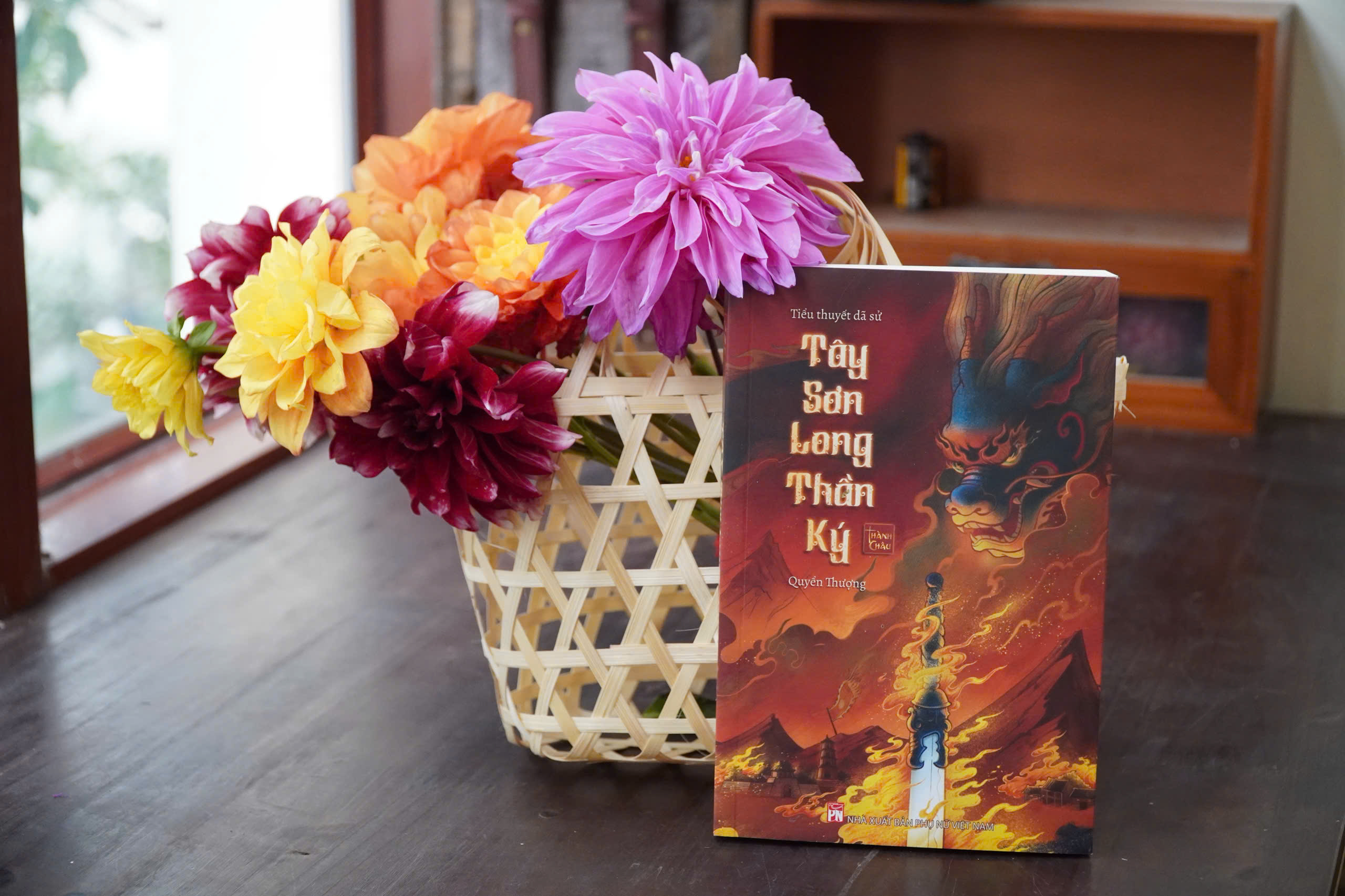 Sách - TÂY SƠN LONG THẦN KÝ - Thành Châu