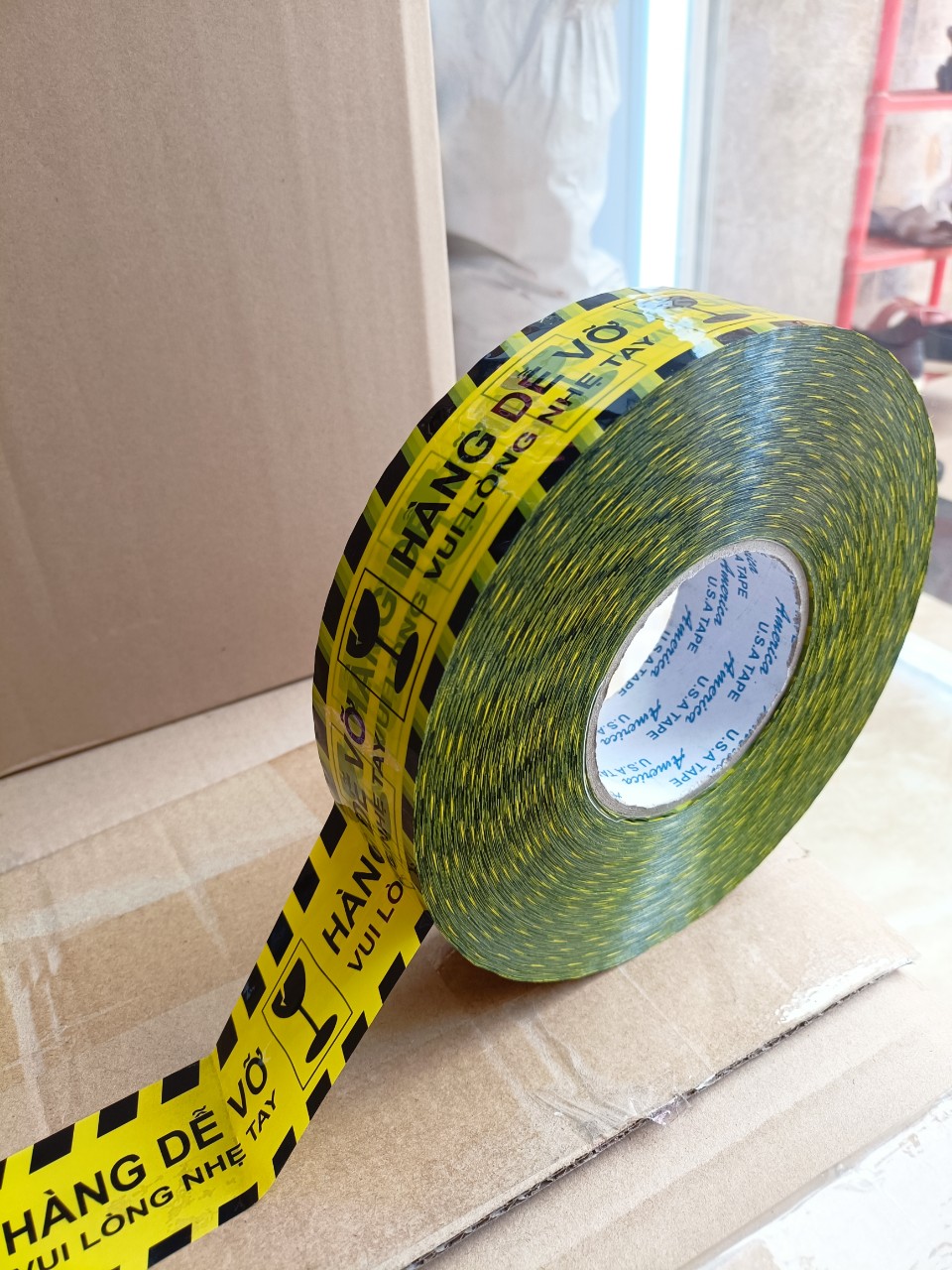 1 cuộn băng keo in chữ hàng dễ vỡ, cuộn to loại 1kg/cuộn
