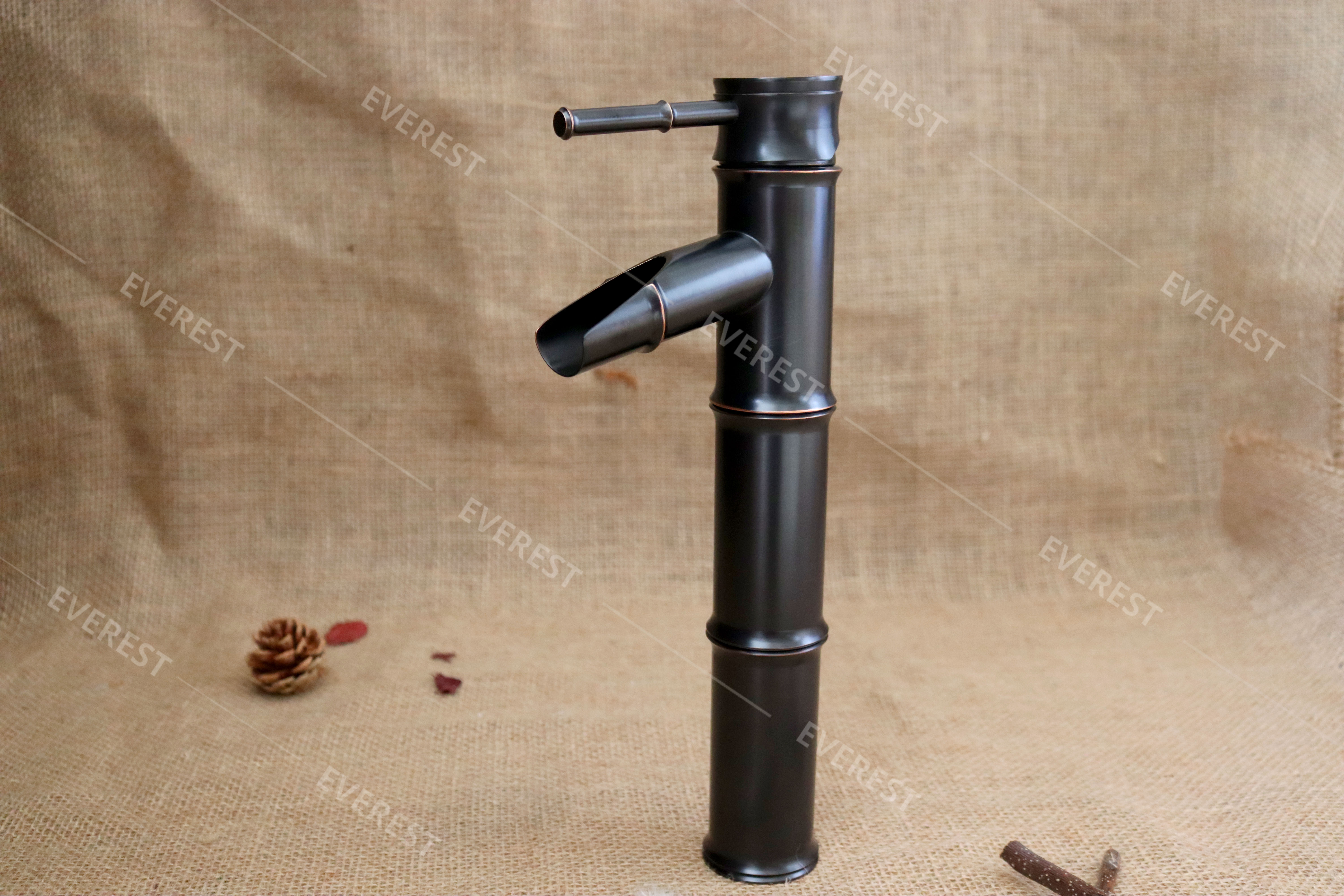 Vòi rửa lavabo đồng đen EVEREST EV-VĐ33