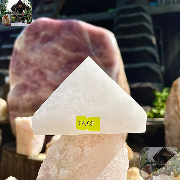 Kim tự tháp đá thạch anh - phong thủy thịnh vượng