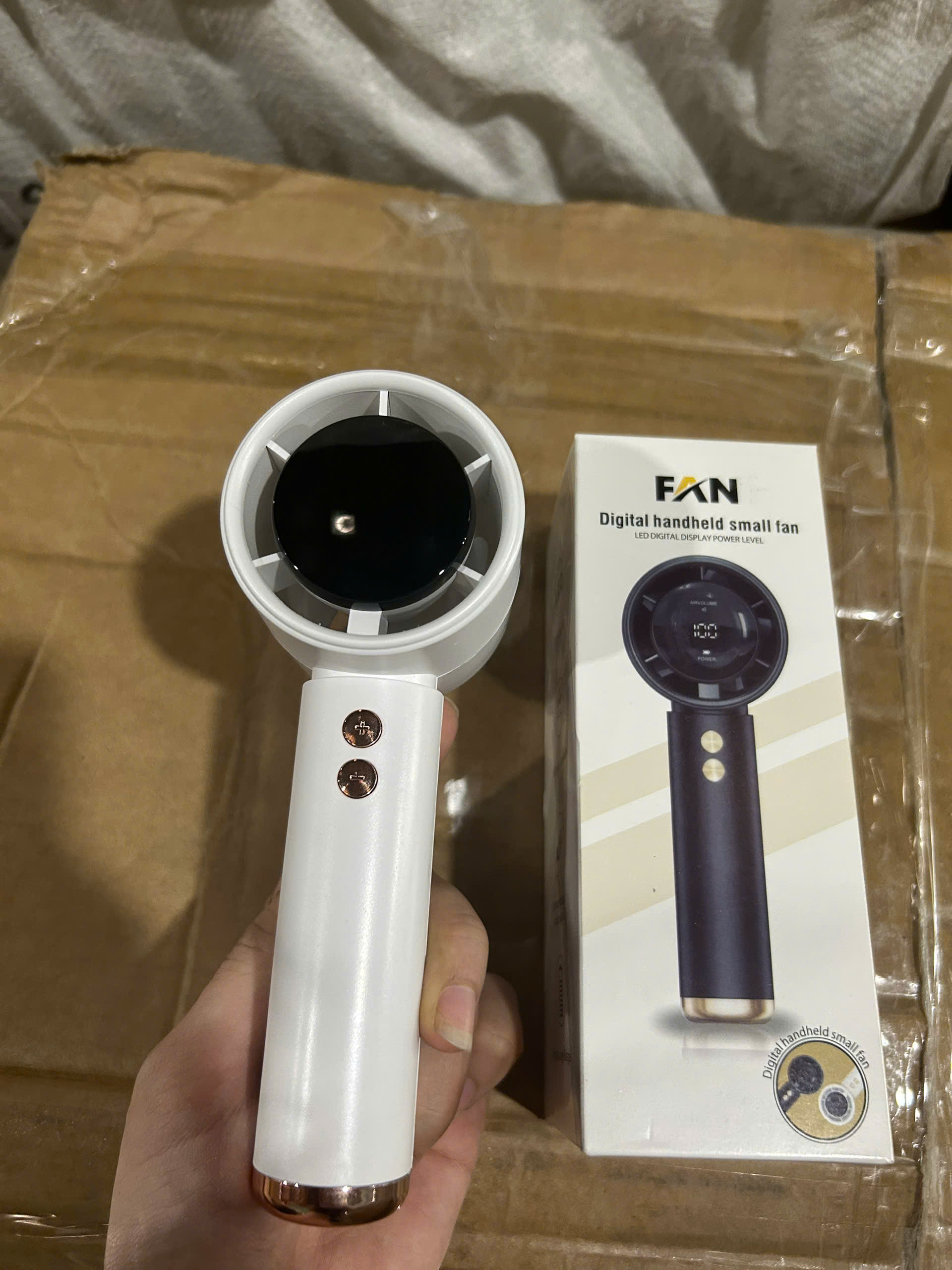 Quạt Cầm Tay Mini Sạc Pin 100 Cấp Độ Gió Màn Hình Led Hiển Thị