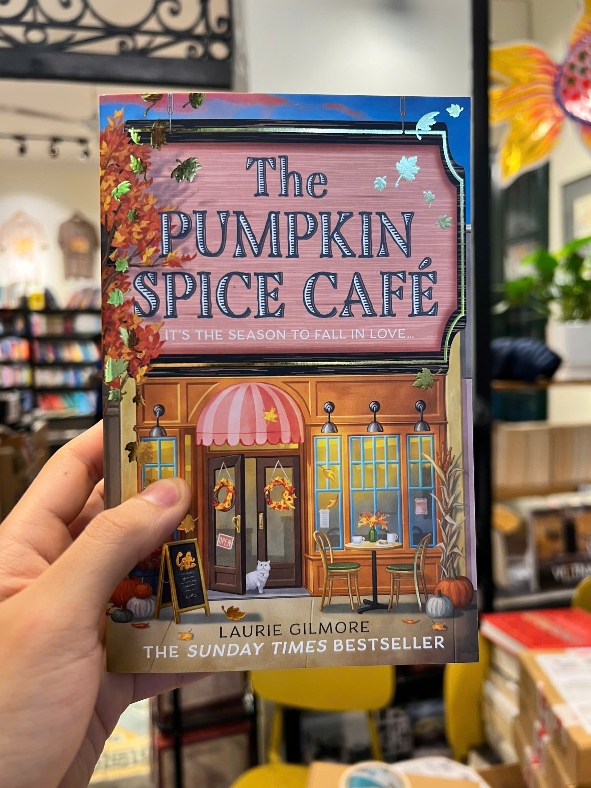 Sách - The Pumpkin Spice Café by Laurie Gilmore | Fiction / Romance / Sách ngoại văn lãng mạn