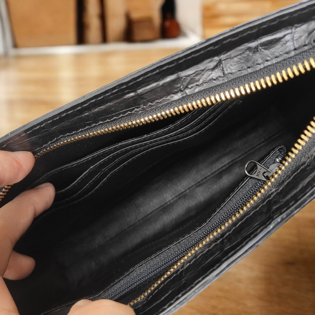 Clutch cầm tay da cá sấu Vây đuôi rất đẹp. Khóa số bảo mật!