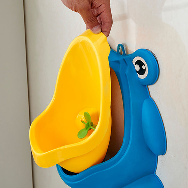 Bô vệ sinh cho bé trai hình con ếch ngộ nghĩnh PaKaSa - Giao màu ngẫu nhiên